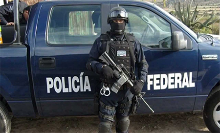 Policía Federal Degüella a su exnovia en un concurrido centro comercial